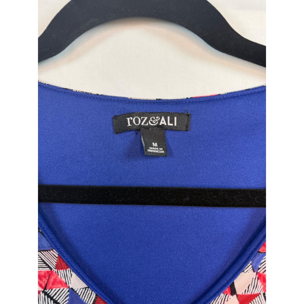 Roz & Ali Womens Medium Blue Red White Geometric Triangle‎ Tiered Sleeveless Top - Picture 3 of 9
